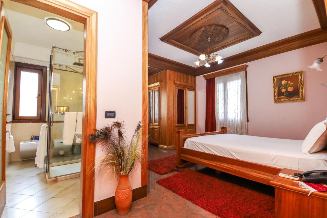 Brilant Antik Center Hotel Тирана Экстерьер фото