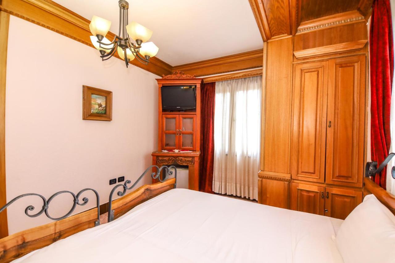 Brilant Antik Center Hotel Тирана Экстерьер фото