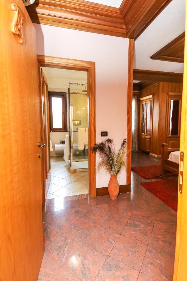Brilant Antik Center Hotel Тирана Экстерьер фото