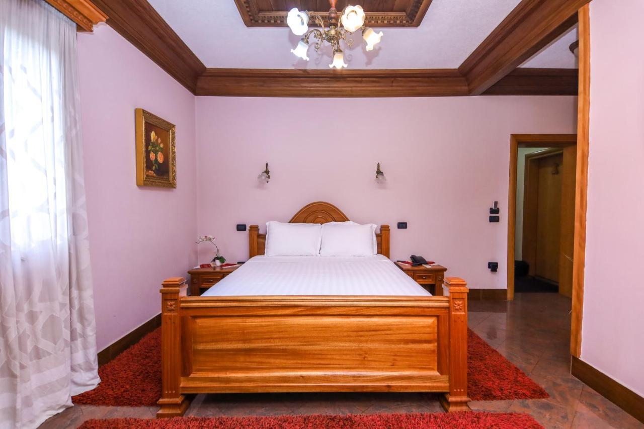 Brilant Antik Center Hotel Тирана Экстерьер фото